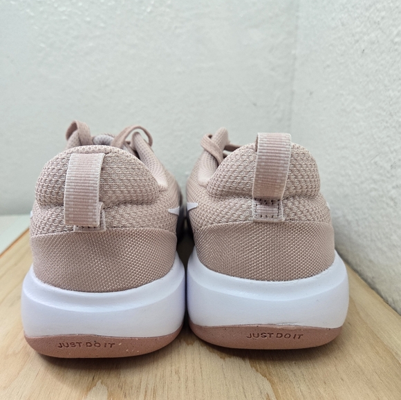 Womens NIKE CITY REPUBLIC TRAINING Pink Oxford/Barely Rose DA1351 604 - Picture 3 of 8